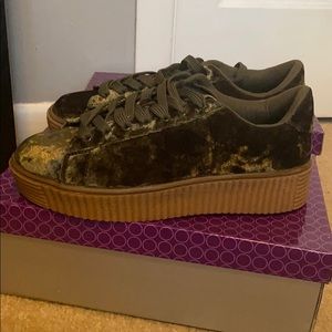 Nib velvet creeper